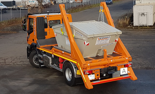 Bild LKW mit Deckelcontainer